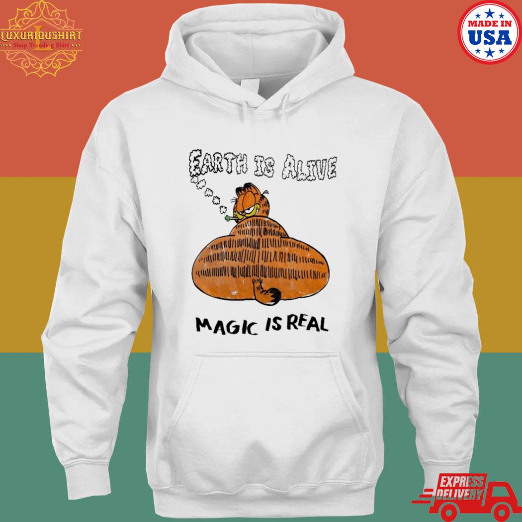 Official Garfield earth is alive magic is real s hoodie