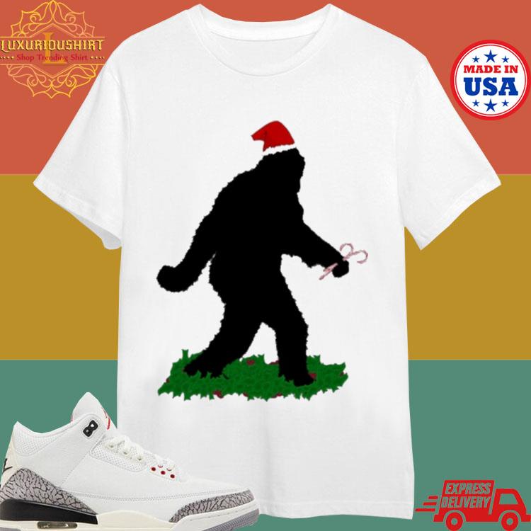 Official Christmas Bigfoot Holding Candy Merry Christmas T-shirt